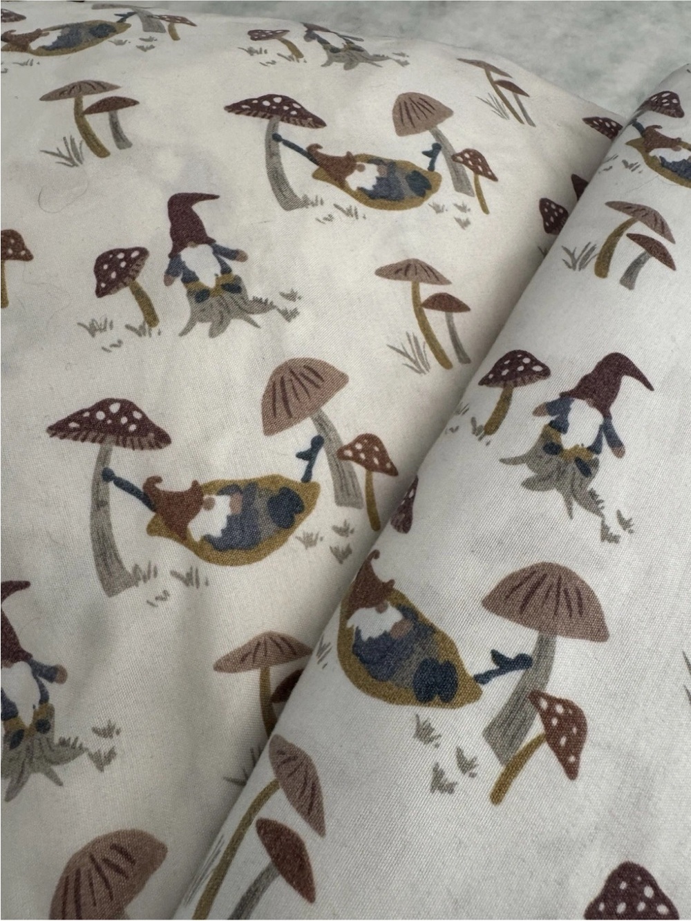 Cynthia Rowley twin Mushroom & Gnome Cotton sheet set  Fabric - Neutral Tones